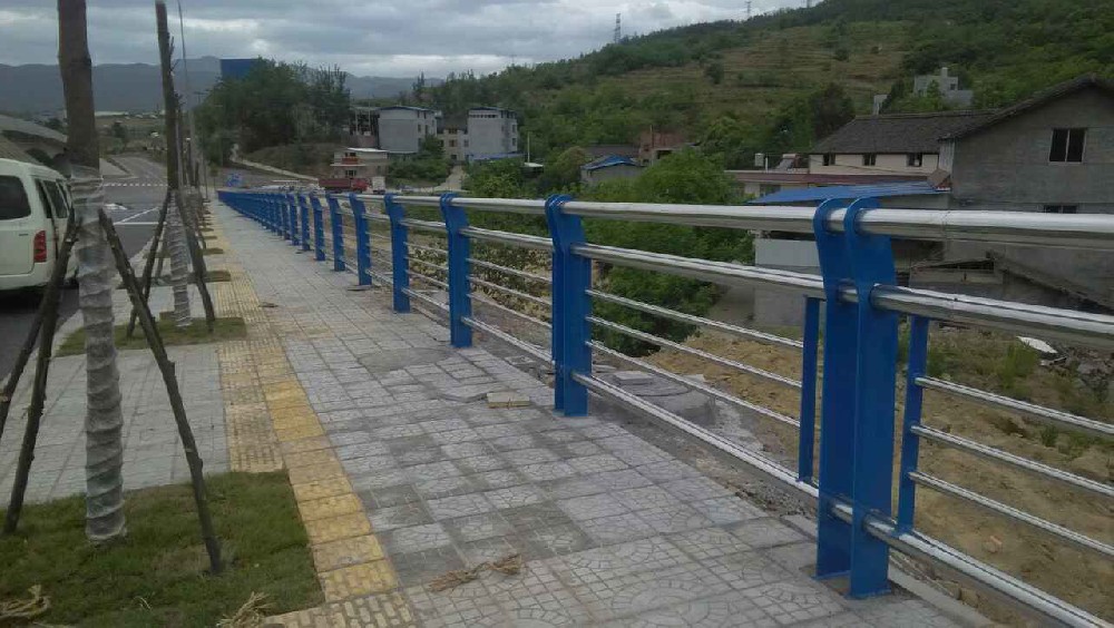 贵州本地桥梁护栏工程展示